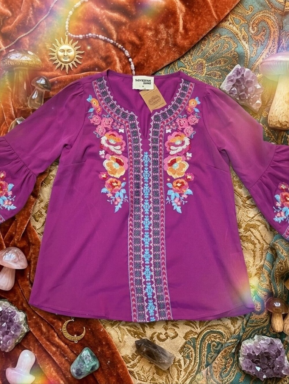 Savanna Jane NWT Magenta FloralEmbroidered Bell Sleeve Top (Size Medium)